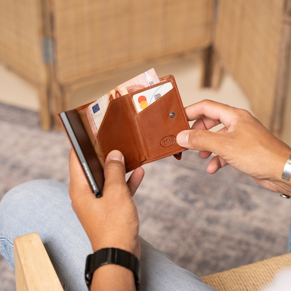 
Paris Full-Grain Leather Card Holder – alternate product view 3