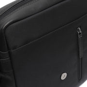 100% Full-Grain Wax Pull-Up 100% Full-Grain Leather Grain Texture & Handcrafted Patina Detail
