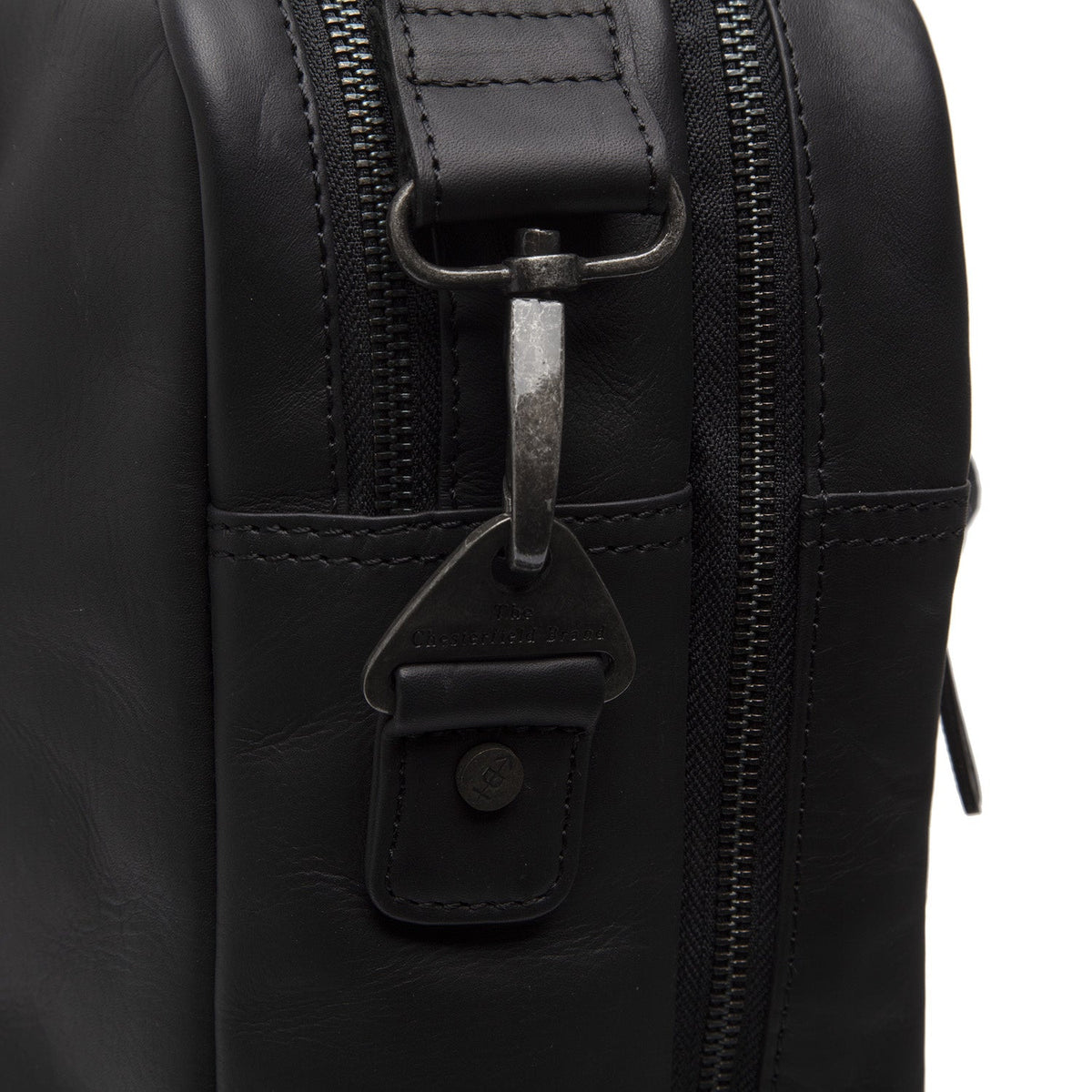 
100% Full-Grain Wax Pull-Up 100% Full-Grain Leather Grain Texture & Handcrafted Patina Detail