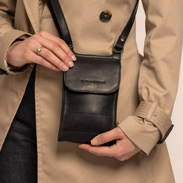 Nebra Full-Grain Leather Phone Bag