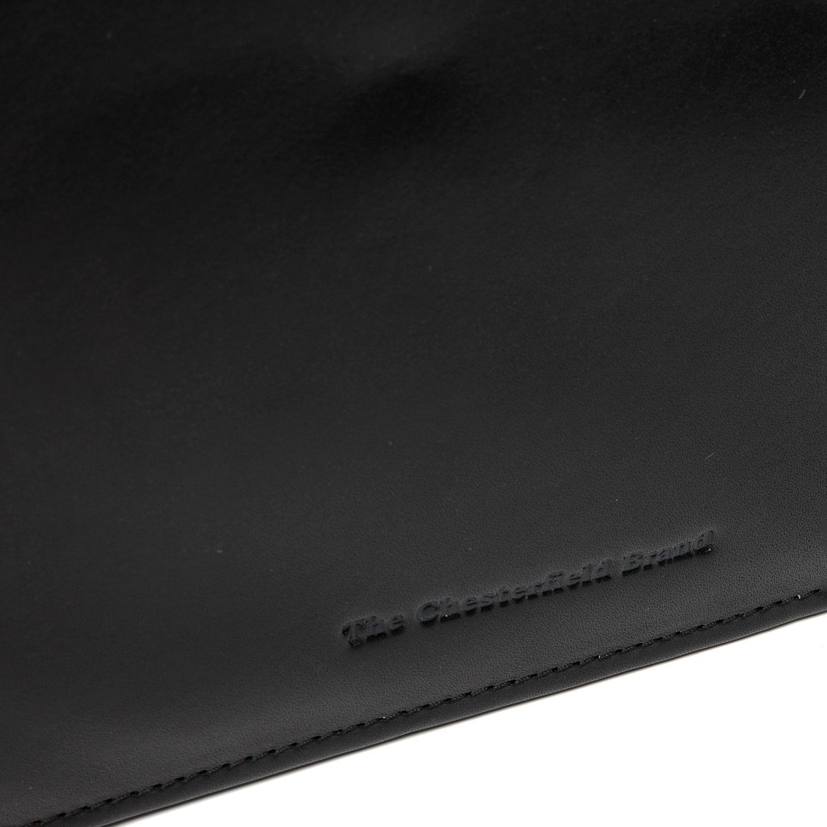 
Close-Up Detail of Classic Collar & Heavy-Duty Zipper Hardware on Leather Portfolio Moreton