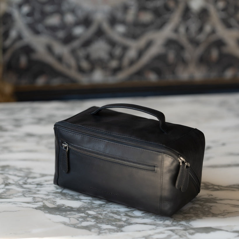 Elmia Full-Grain Leather Toiletry Bag